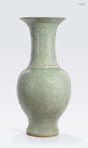 A Longquan glazed phoenix tail vase, fengweipint Ming dynasty