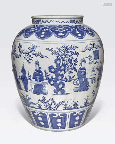 A large blue and white decorated storage jar Late Qing/Republic period