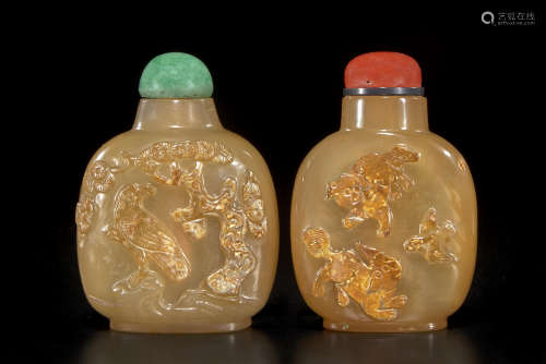 Two carved chalcedony snuff bottles 1850-1930