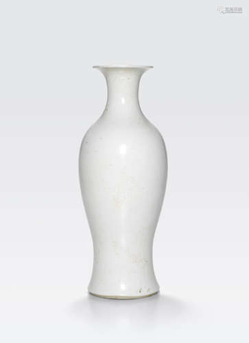 A white crackle-glazed baluster vase 18th/19th century