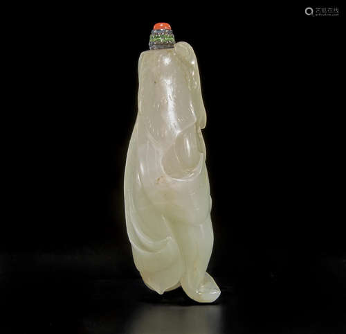 A white jade snuff bottle