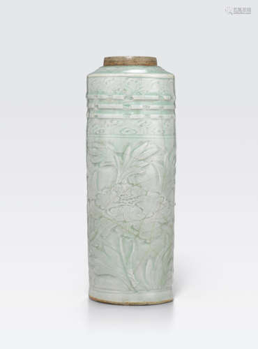 A Longquan celadon cylindrical jar Ming dynasty