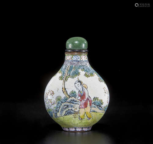 A Canton enameled copper snuff bottle Qianlong mark, 19th century