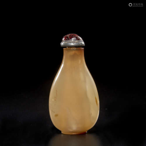 An undecorated chalcedony snuff bottle