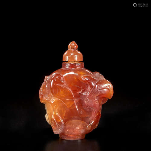 A carnelian snuff bottle