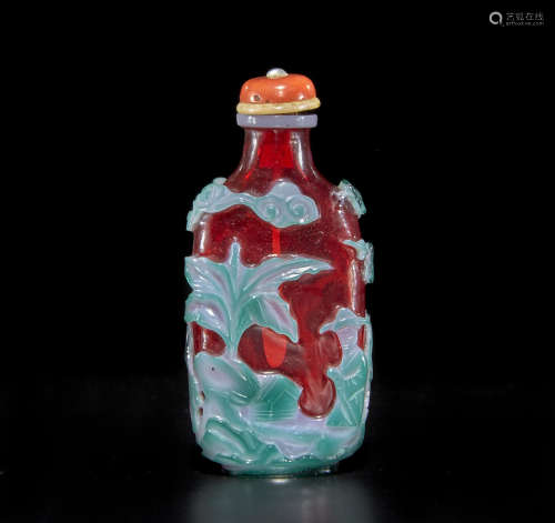 A dual-overlay decorated red glass snuff bottle 1850-1930