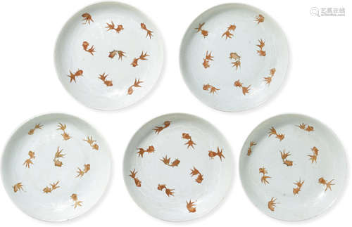 A set of five white sgraffiato ground deep dishes with iron red goldfish  and shrimp design Jie zhu zhu ren zao mark, Republic period