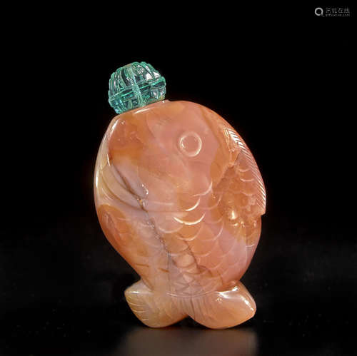 A carnelian snuff bottle