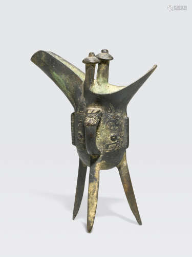 A cast bronze archaistic wine vessel, jue Late Qing/Republic period