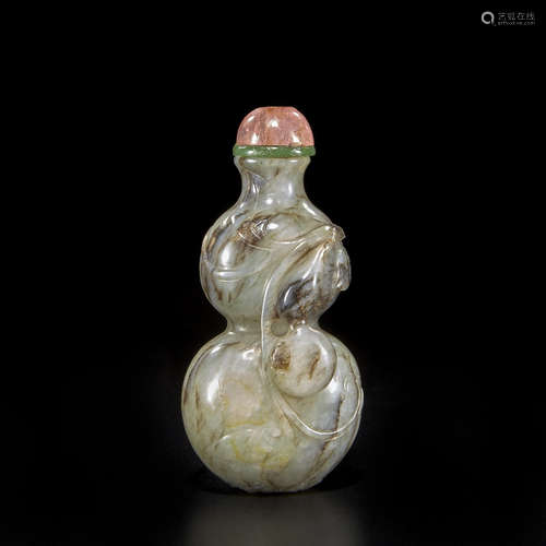 A gray and white jade 'double-gourd' snuff bottle 1860-1930