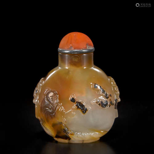 A carved chalcedondy snuff bottle Late 19th/20th century
