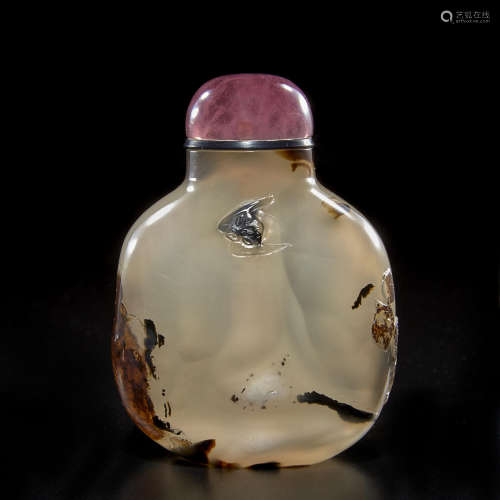 A shadow chalcedony snuff bottle 1860-1930
