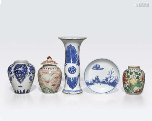 A group of five porcelains 17th century and later