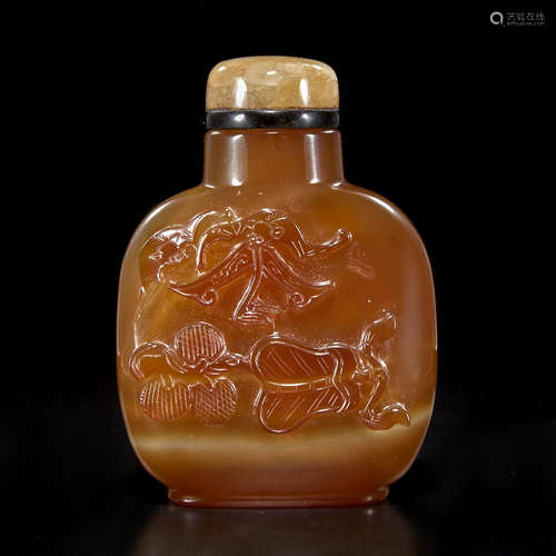 A carnelian snuff bottle 20th century