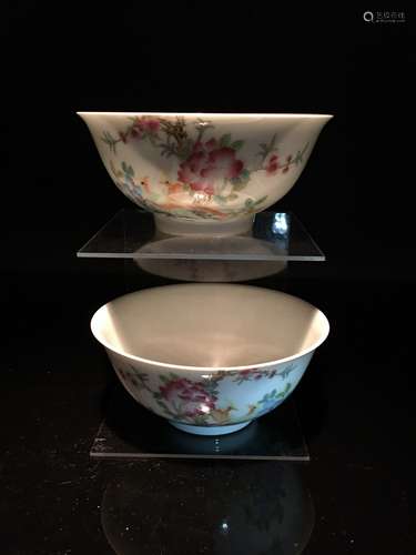 A Pair Fine Famille Rose Flower Bowl with Qianlong Mark