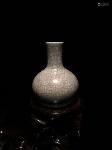 Fine Chinese Ge Yao Small Vase