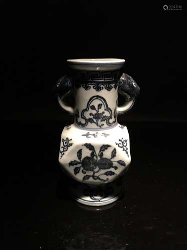 Fine Chinese Blue and White Vase with Xuande Mark