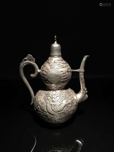 Fine Chinese Coverd Wine Ewer Decoration of Dragons, Qianlong Mark