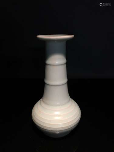 Fine Chinese Ru Yao Vase