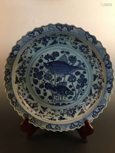 Fine Chinese Blue and White Fish Charger