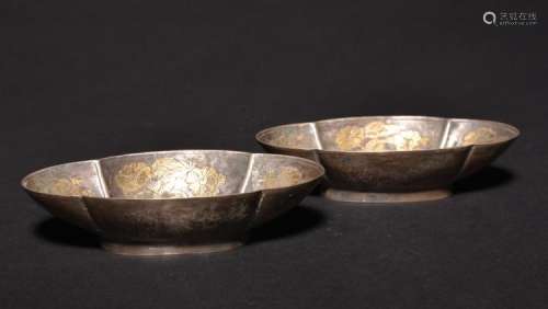 A PAIR OF GOLD-INLAID SILVER CUPS , Tang Dynasty