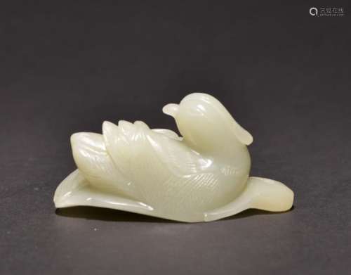 A WHITE JADE CARVING OF 'MANDARIN DUCKS' GROUP , Qing Dynasty