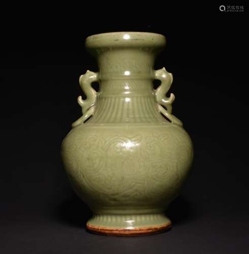 A LONG QUAN-GLAZED VASE , Ming Dyansty