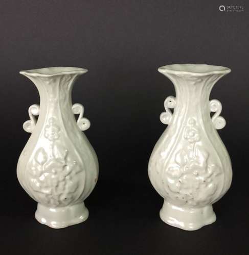 A PAIR OF CELADON-GLAZED VASES , Yuan Dynasty