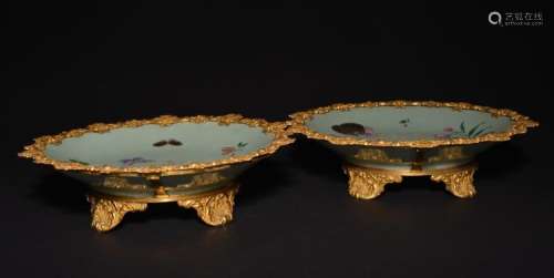 A PAIR OF FAMILLE-ROSE DISHES , 19th Century