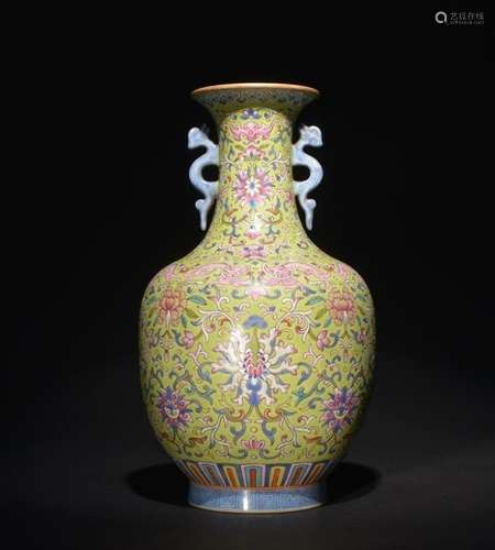 A FAMILLE-ROSE VASE , Qing Dynasty