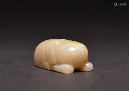 A CARVED WHITE JADE PENDANT , Qing Dynasty