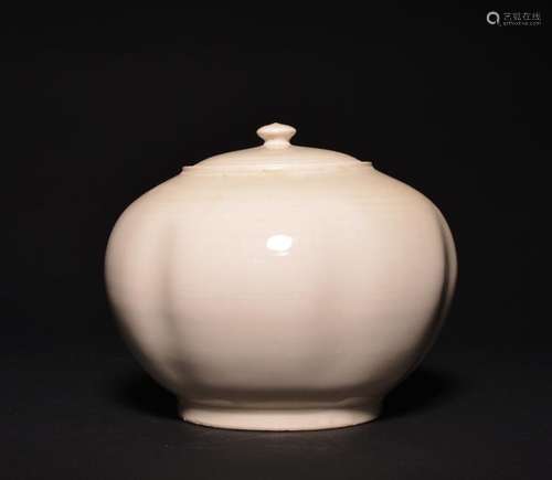 A DINGYAO JAR AND COVER , Song Dynasty