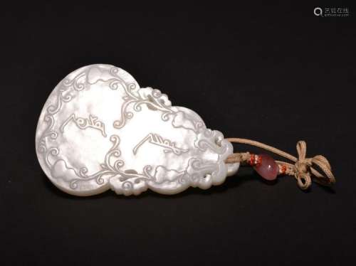 A CARVED WHITE JADE DOUBLE-GOURD SHAPED PENDANT , Qing Dynasty