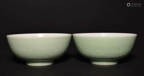 A PAIR OF CELADON-GLAZED BOWLS , Qing Dynasty