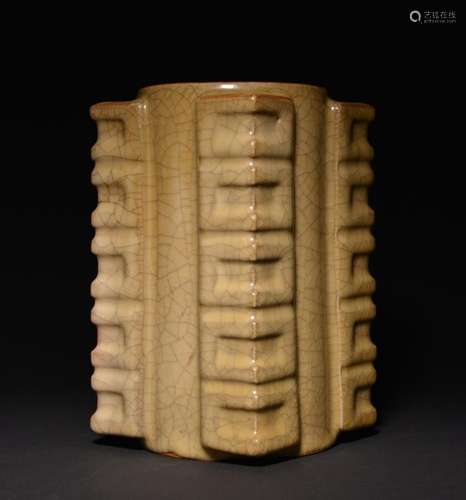 A GUAN YAO VASE.CONG , Song Style