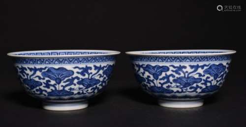 A PAIR OF BLUE AND WHITE BOWLS , Qing Dynasty