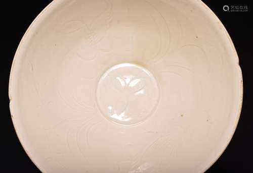 A CARVED DINGYAO BIRD BOWL , Song Dynasty