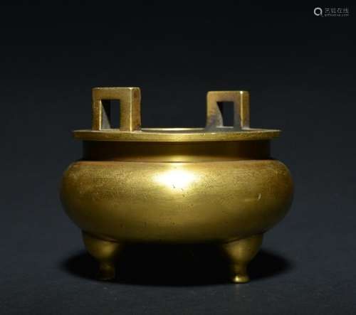 A GILT-BRONZE TRIPOD CENSER , Qing Dynasty