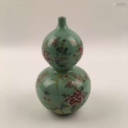 Chinese Famille Rose Double Gourd Vase