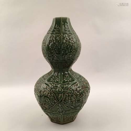 Chinese Longquan Vase