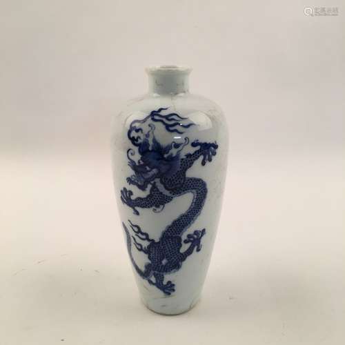 Fine Chinese White and Blue Dragon Vase