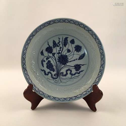 Fine Blue and White Dish