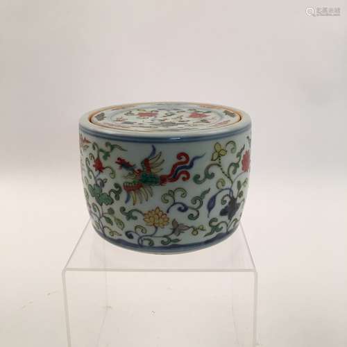 Fine Chinese Wucai Round Box