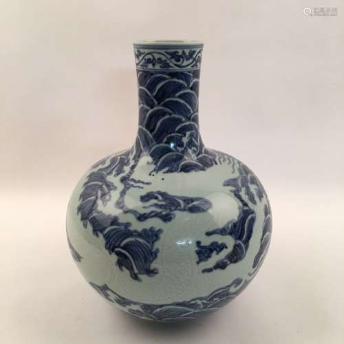 Fine Chinese Blue and White Dragon Vase