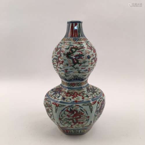 Chinese Wucai Dragon Vase