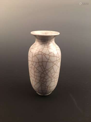 Chinese Ge Yao Small Vase