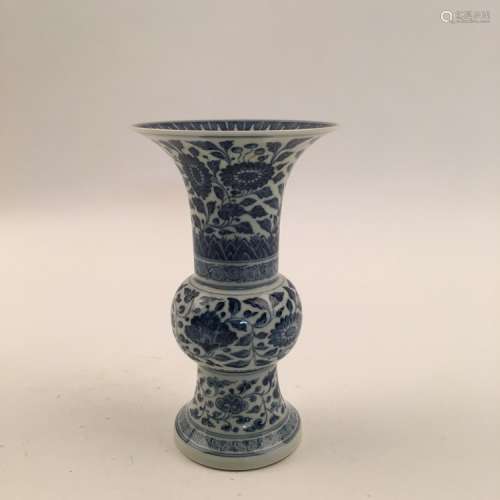 Chinese Ming Chenhua Mark Vase