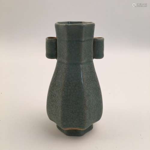 Chinese Song Style Crackle Glaze Vase