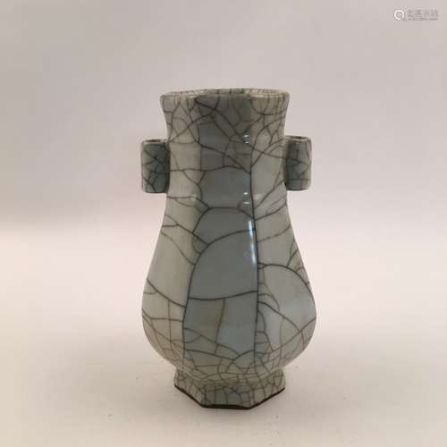 Chinese Guanyao Crackle Glaze Vase