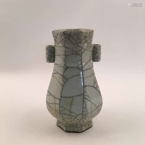 Chinese Guanyao Crackle Glaze Vase